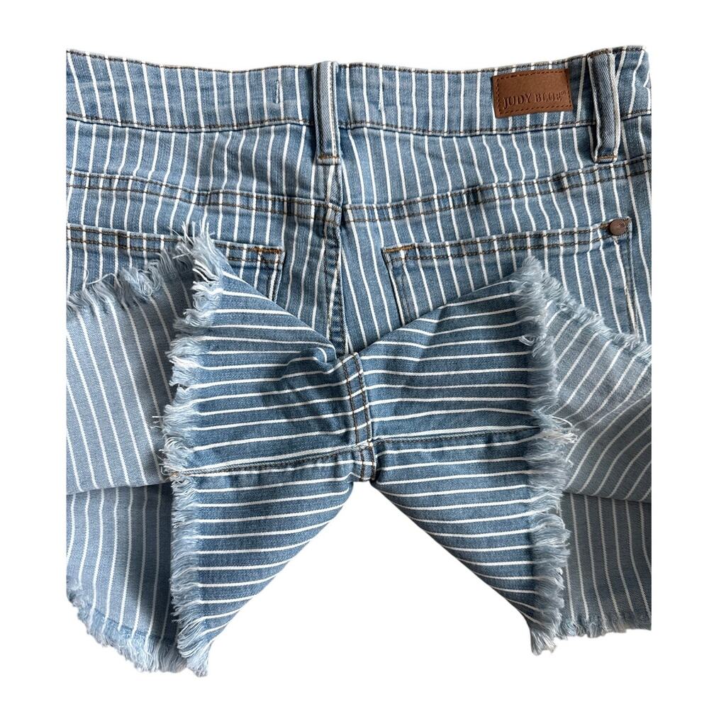 Judy Blue Kya White Striped Denim Stretch Shorts Size Medium - Picture 9 of 10